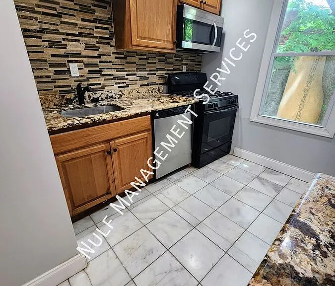 930 Portland St #1 — Photo 2