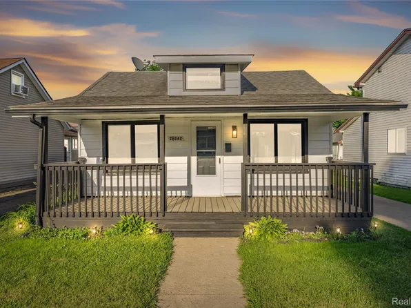 28042 Maple St, Roseville, MI 48066