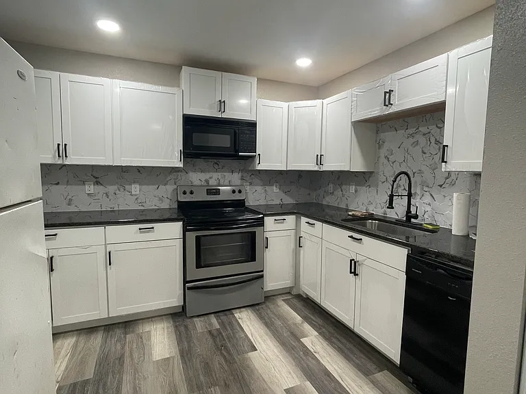 1107 Basin St #A — Photo 20