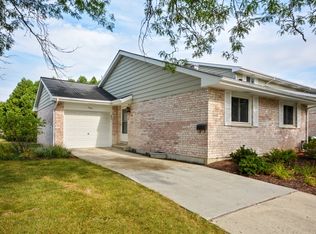 1603 Leytonstone Dr, Wheaton, IL 60189