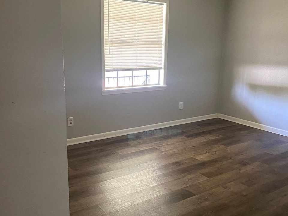 2nd image of 112 W Peters St #4
