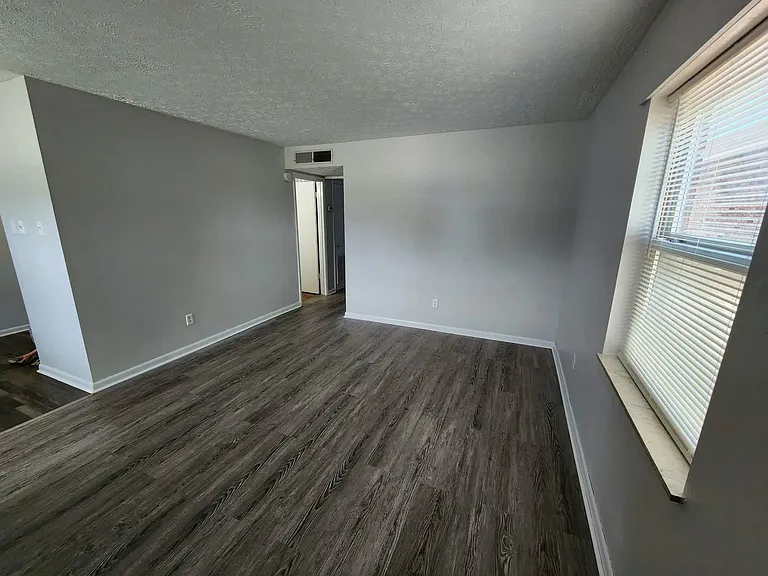 713 Mill St — Photo 1