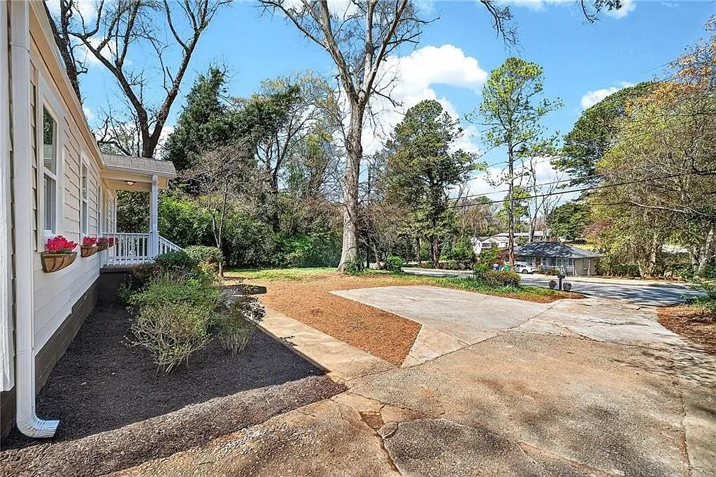 4 bed, 3.0 bath, 1630 sqft, $3,400 — Photo 3