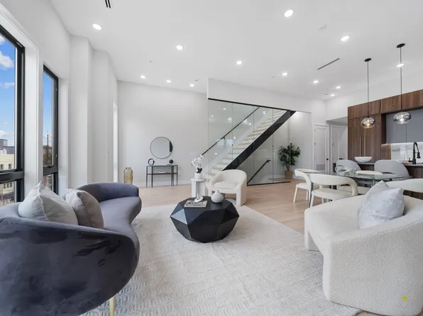 373 New York Avenue image 1 of 28