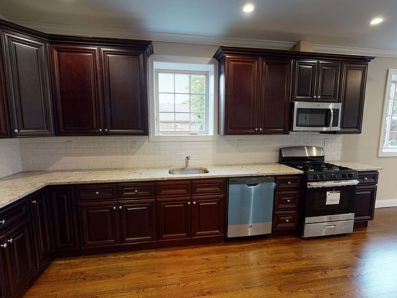 4th image of 363 Cromwell Ave