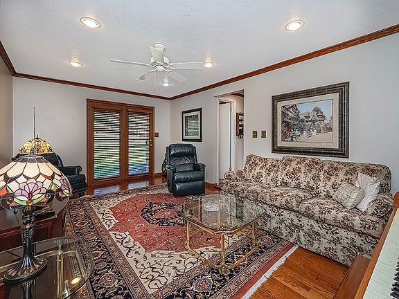 2nd image of 5444 California Ave