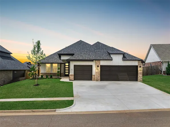 8213 NW 152nd St, Edmond, OK 73013
