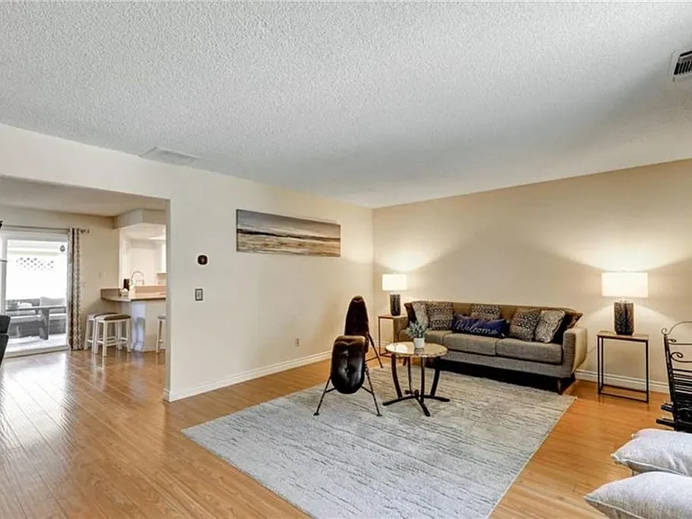 44600 La Paz Rd — Photo 2