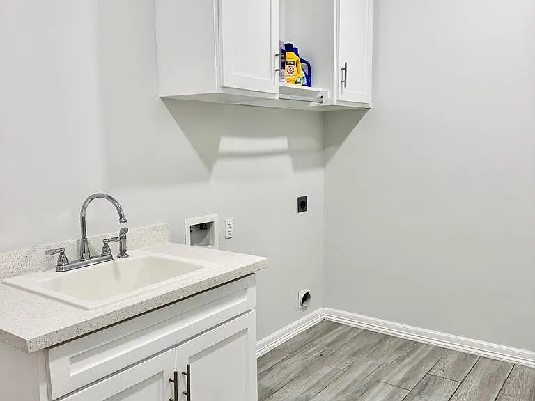 7005 Heliconia Dr — Photo 8