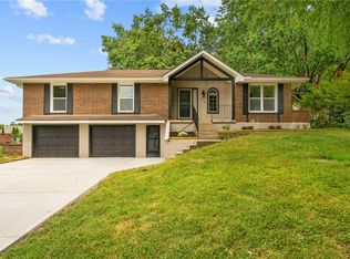 113 SW Concord Ct, Blue Springs, MO 64014