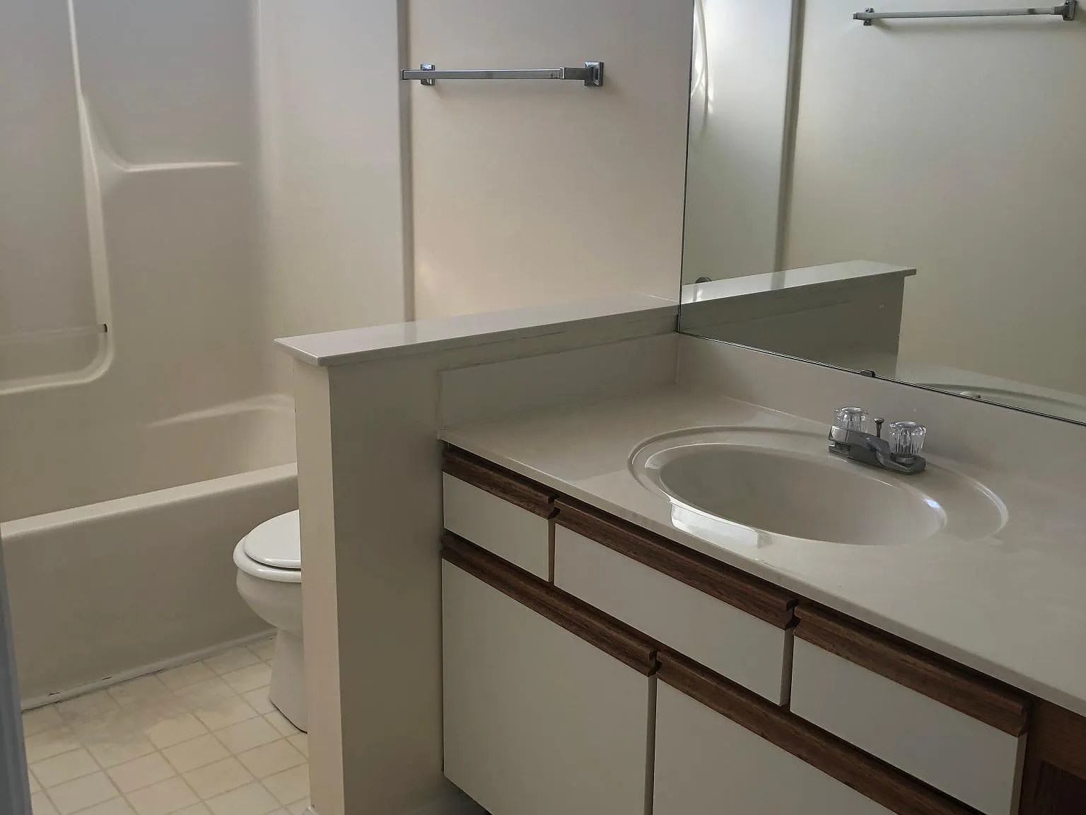3 bed, 1300 sqft, $1,700 — Photo 2