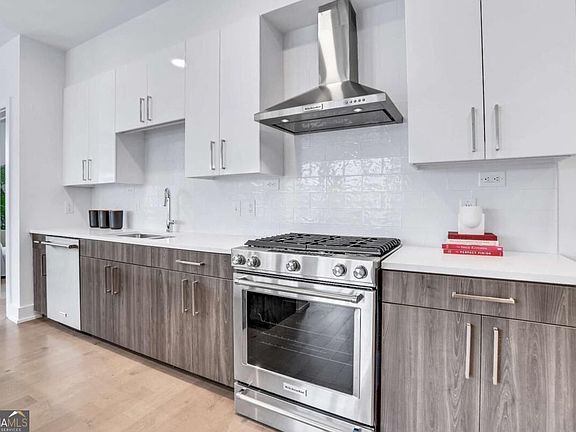 4th image of 775 Juniper St NE #101
