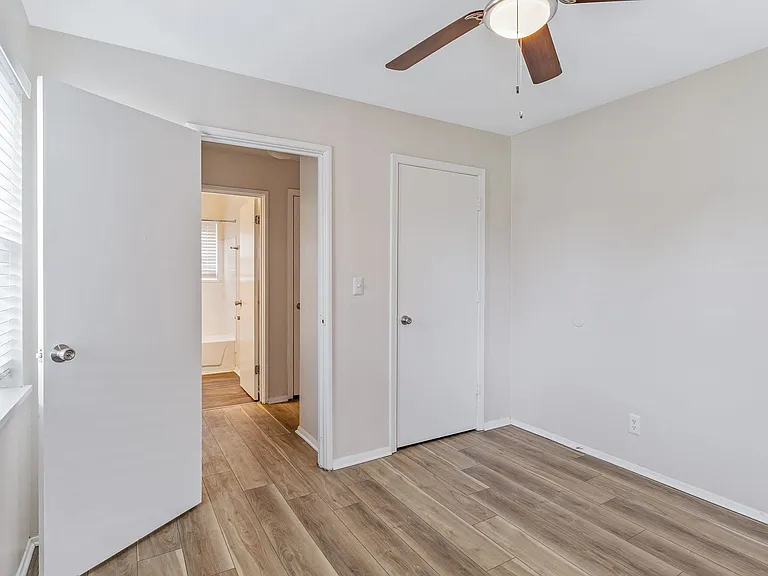 Germantown Village Apartments — Photo 11