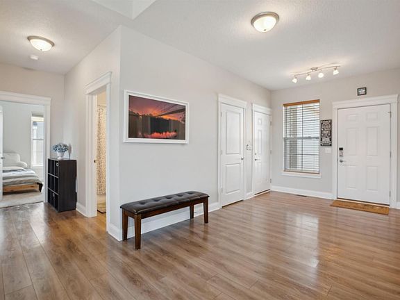 3rd image of 7085 Grove Xing