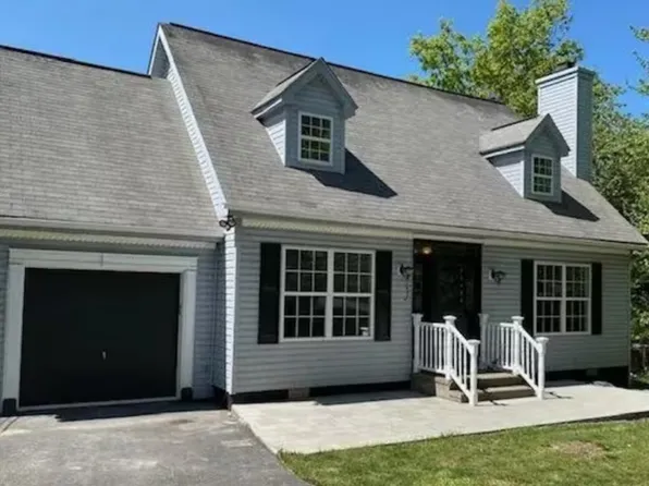 106 Island Dr, Long Pond, PA 18334