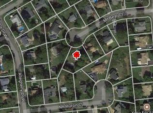 10 Mount Bear Ct, Farmingville, NY 11738