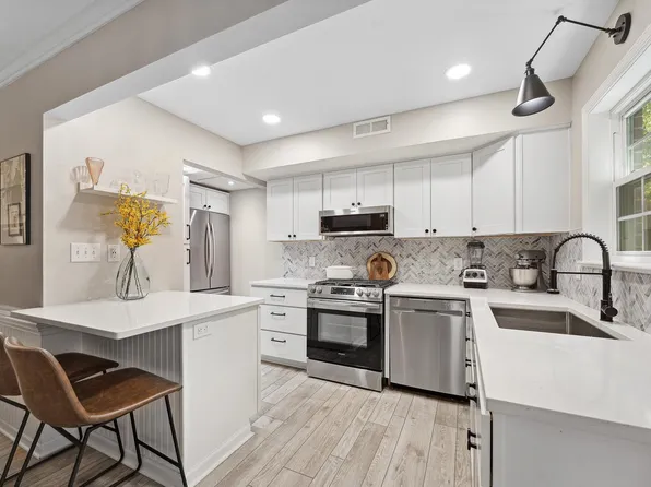 3719 Jamestown Cir #3719, Raleigh, NC 27609