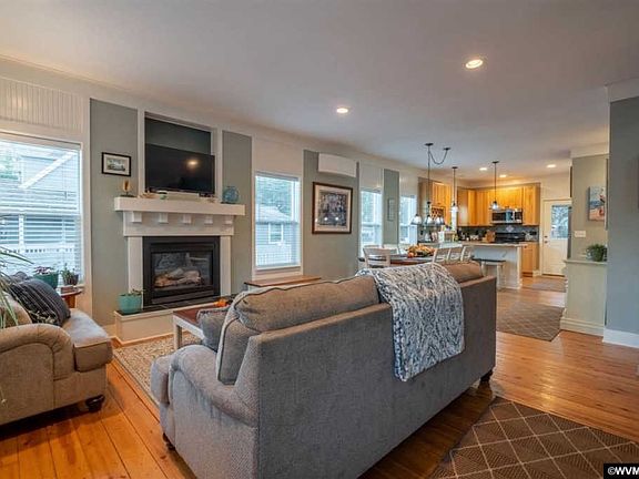 5th image of 210 Bella Beach Dr