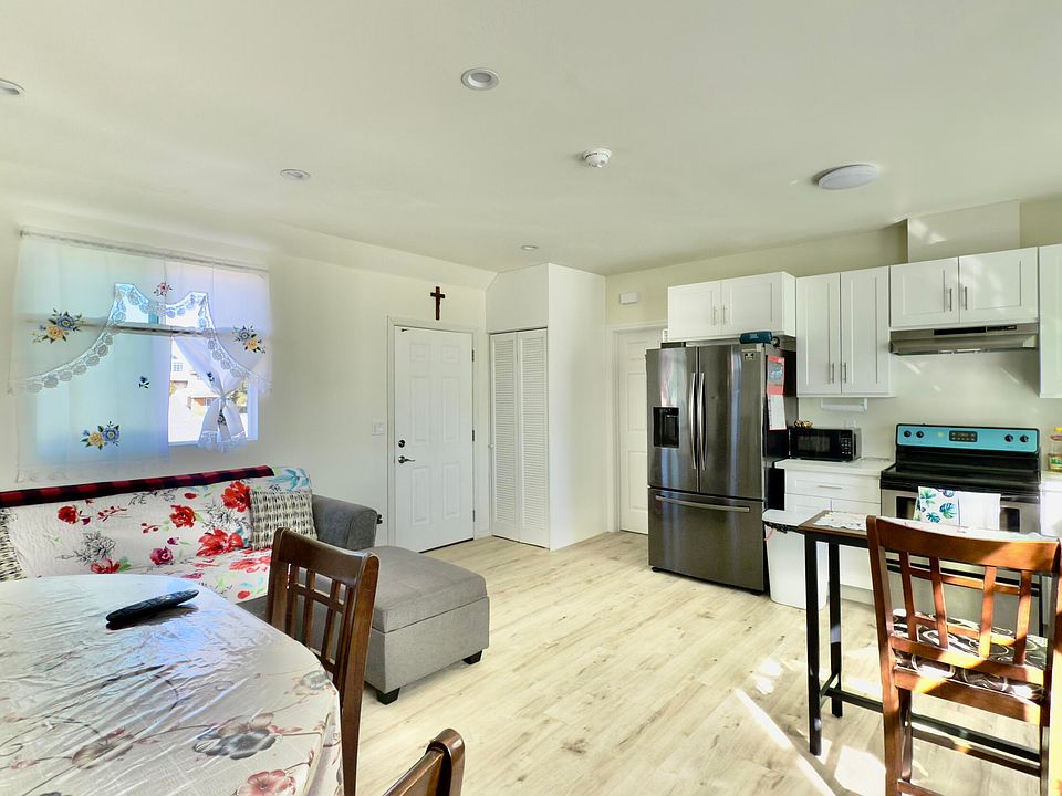 11125 Glenoaks Blvd, Pacoima, CA 91331 | MLS #25005589 | Zillow