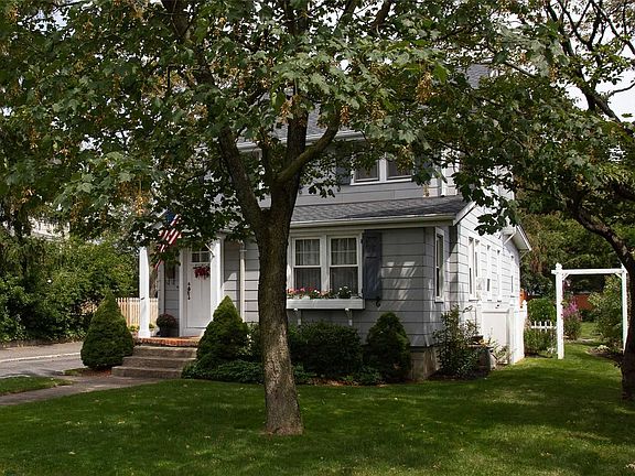 2nd image of 2687 Grand Ave
