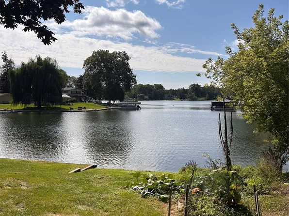 10023 Cedar Shrs, White Lake, MI 48386