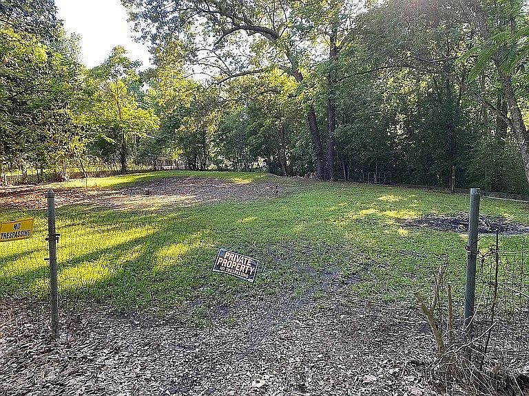 1st image of 901 Dierks St