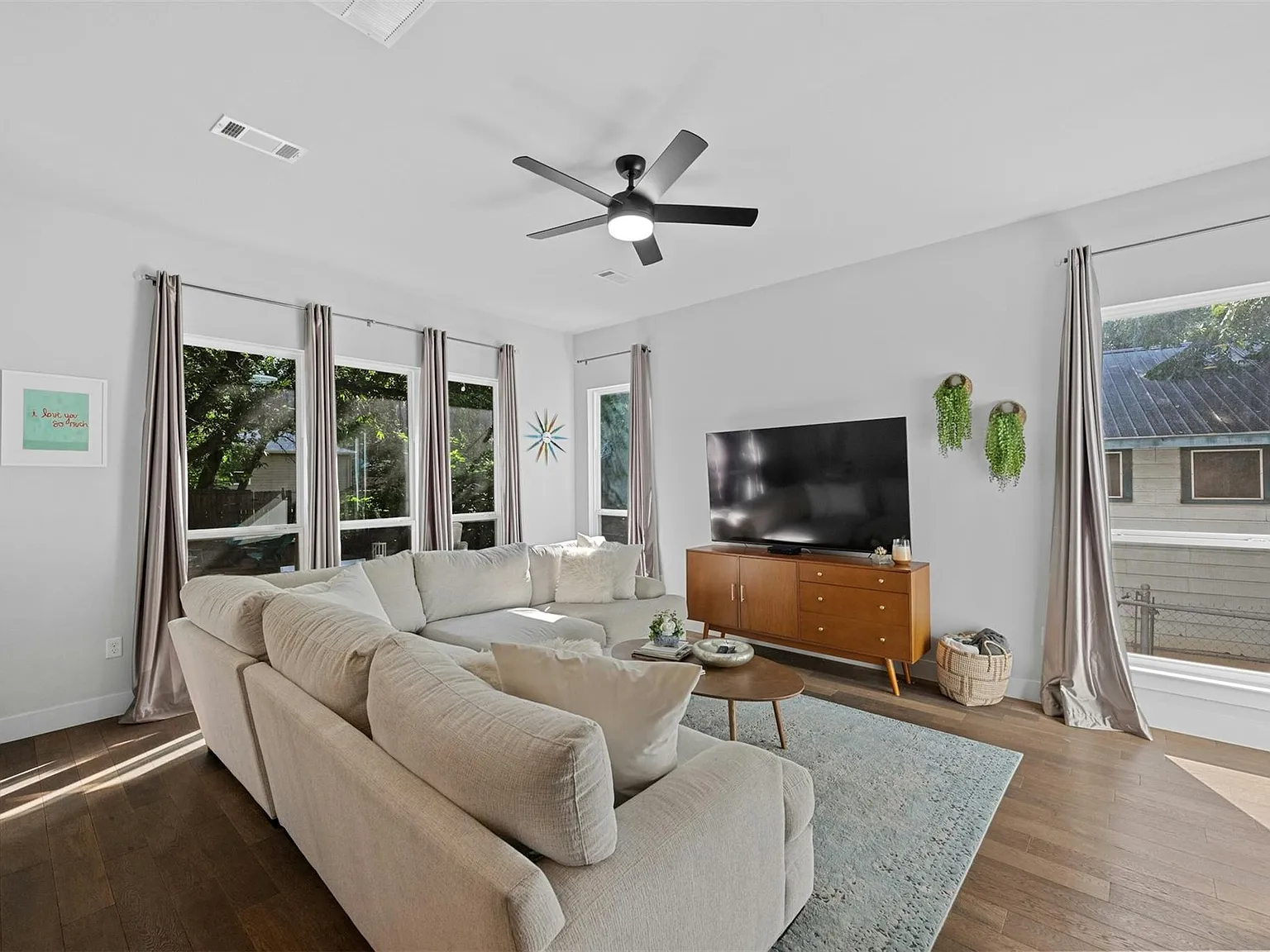 4 bed, 2.5 bath, 1876 sqft, $7,500 — Photo 3