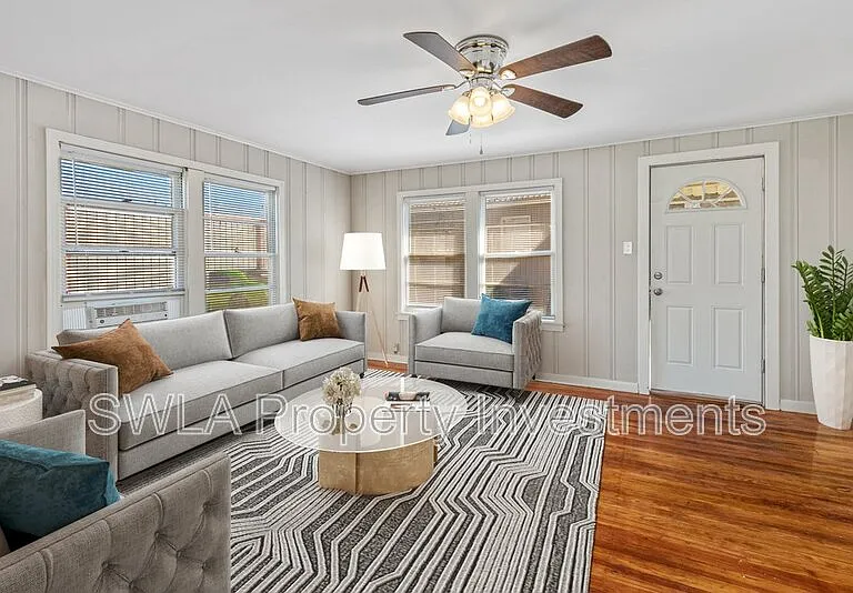 218 E Thomas St — Photo 2