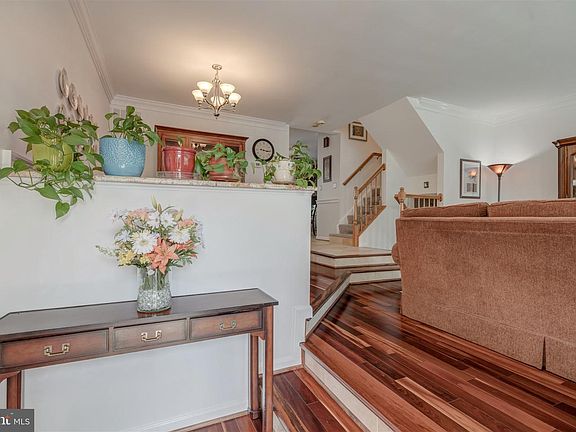 2nd image of 7803 Desiree St