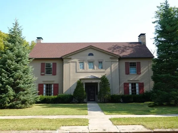 205 Blunt St, Charles City, IA 50616