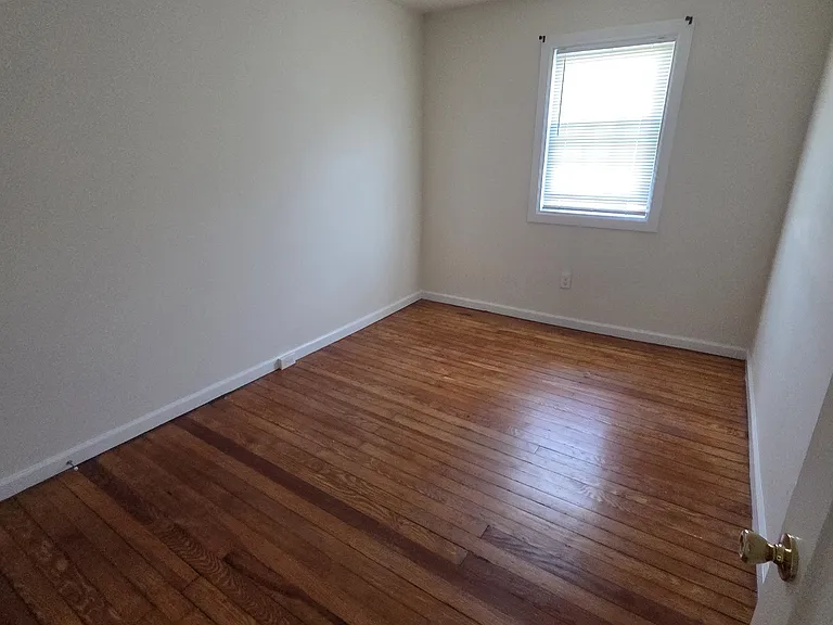 812 Glen Ter — Photo 16
