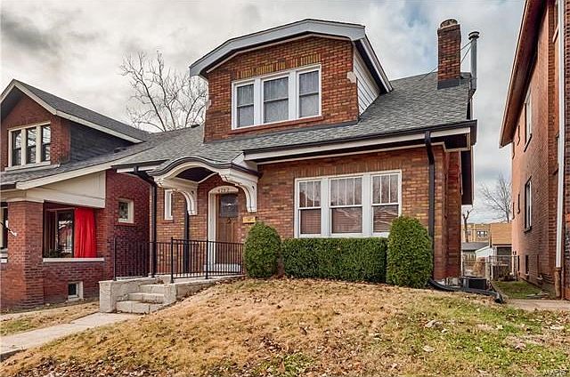 Nice curb appeal!