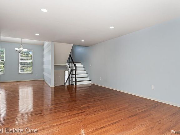 4th image of 6963 Edgewater Dr