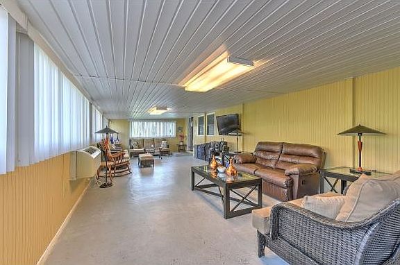 3rd image of 305 Church Hill Dr