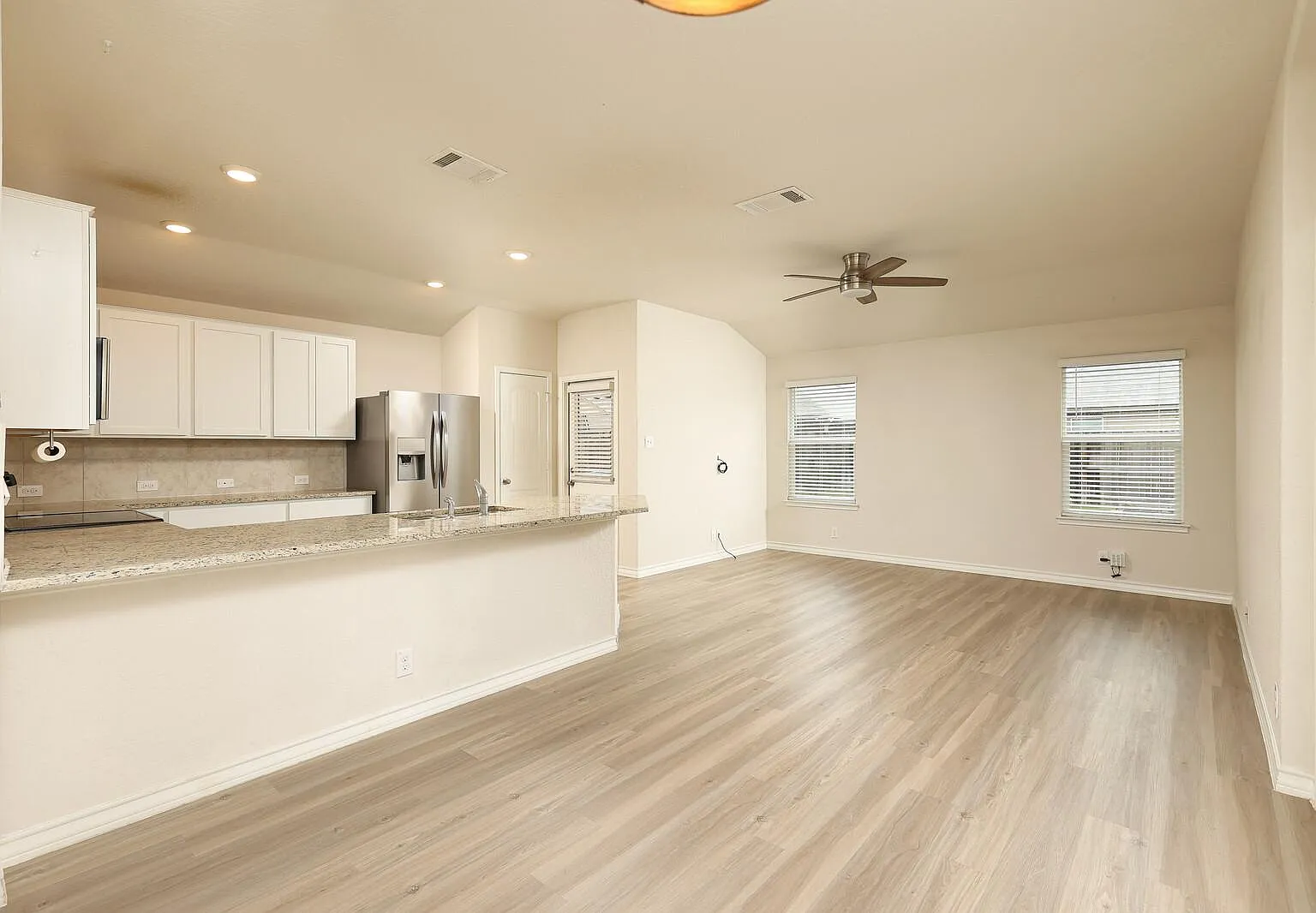 3 bed, 1442 sqft, $1,950 — Photo 4