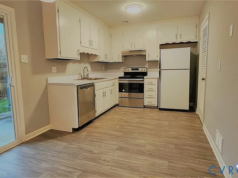 202 Newstead Dr — Photo 8