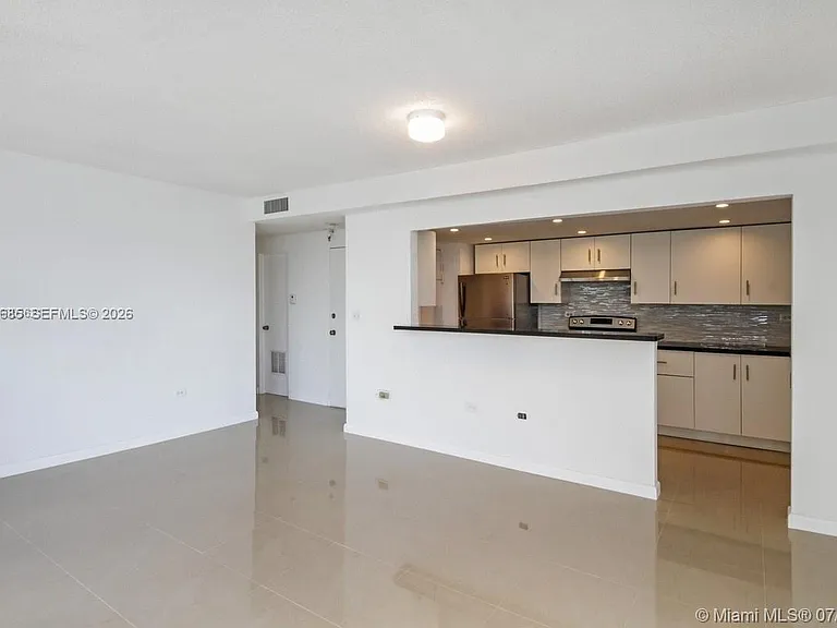 7545 E Treasure Dr #2H — Photo 6