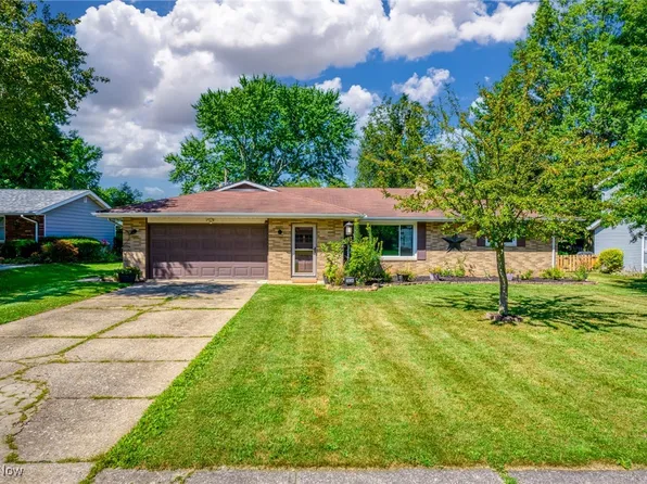 7454 S Cricket Ln, Seven Hills, OH 44131