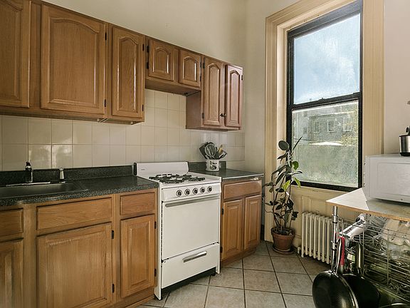 5th image of 234 Madison St APT 2