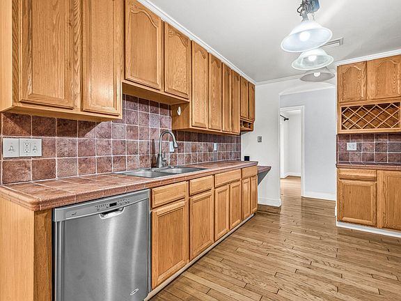 4th image of 1775 SW 8th St