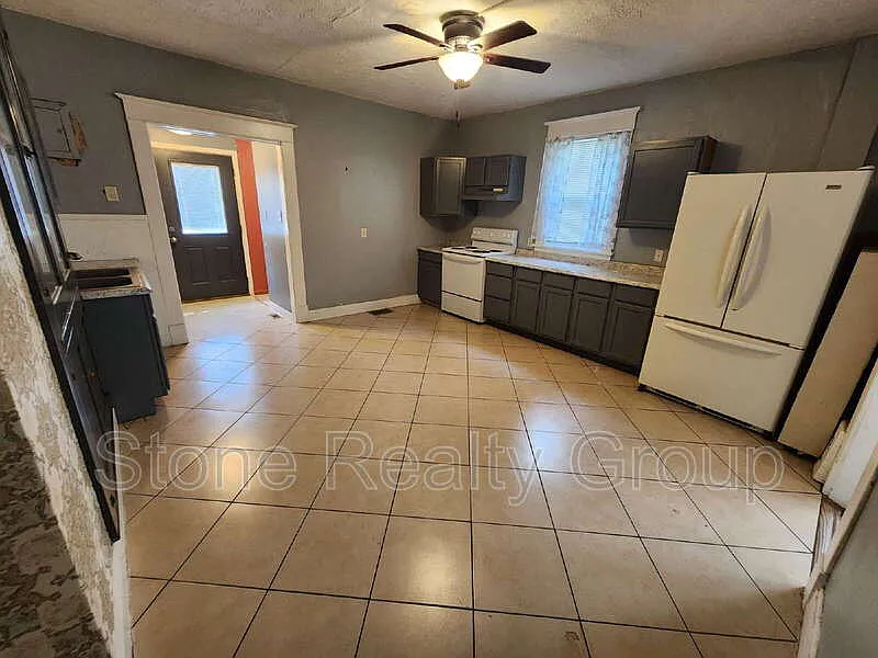 4 bed, 2.0 bath, $1,100 — Photo 4