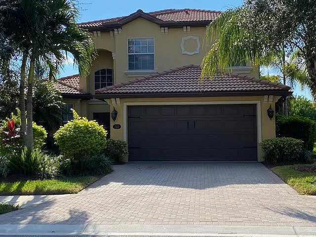 210 Winding River Trl