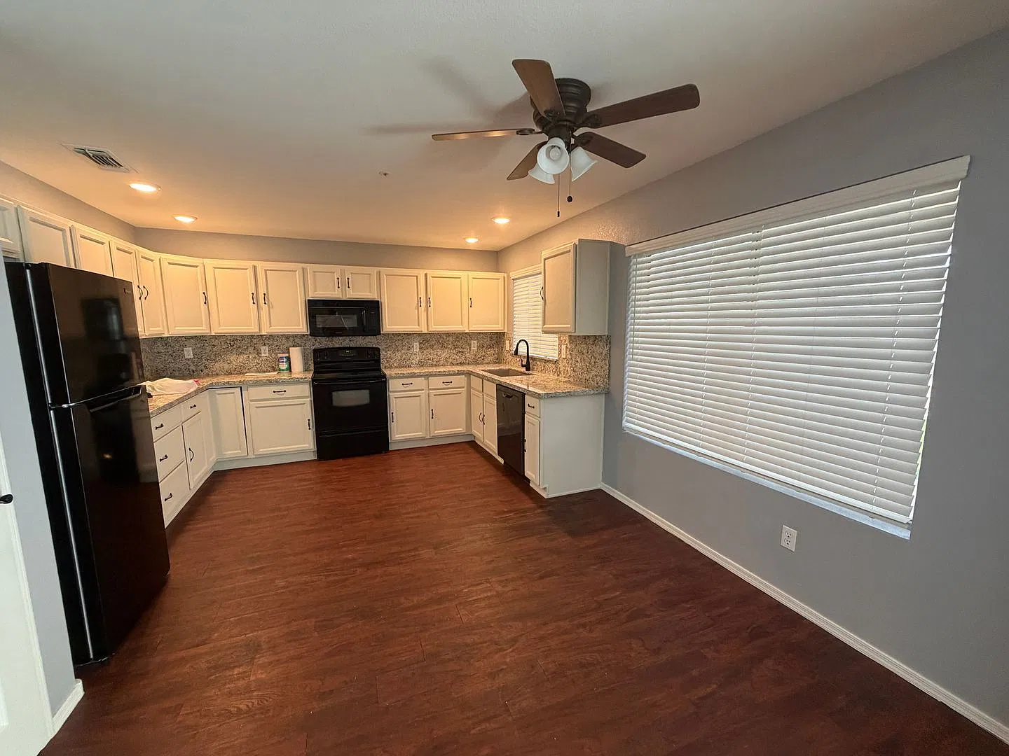 4 bed, 3.0 bath, 2119 sqft, $4,195 — Photo 4
