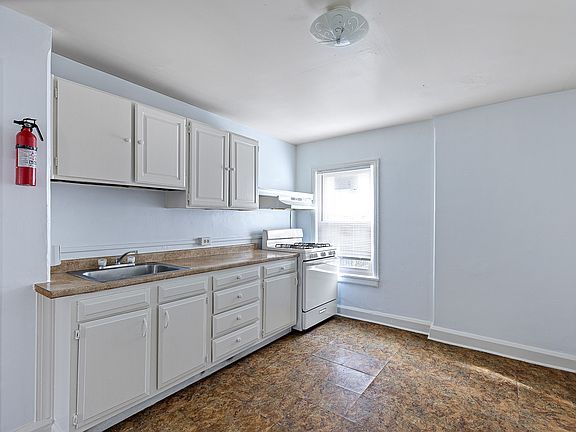 2nd image of 806 W 8th St APT C