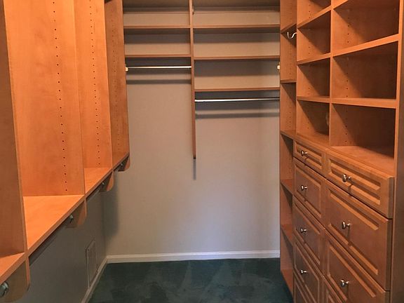 California Walk-in-closet