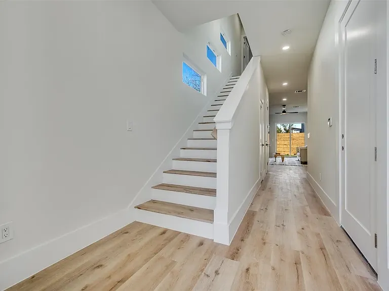 3434 Navaro St — Photo 24