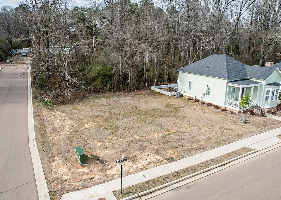 1st image of 1118 Coliseum Dr