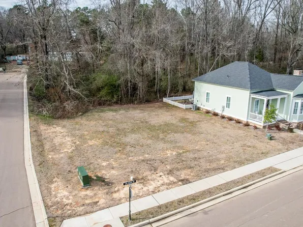 1118 Coliseum Dr, Taylor, MS 38673