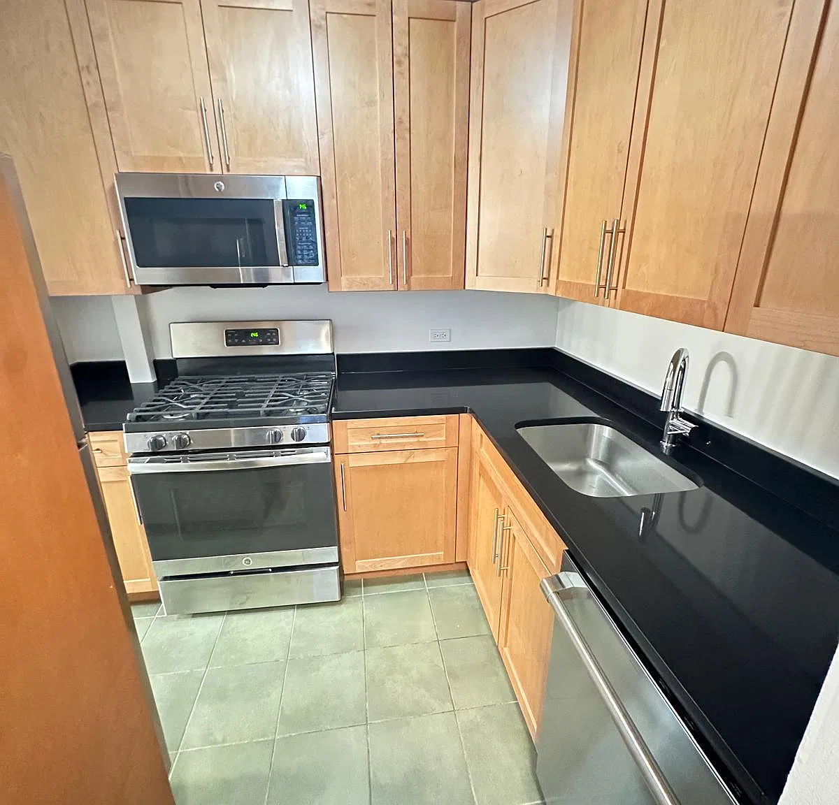 350 W 51st St — Photo 1