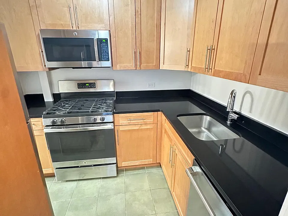 350 W 51st St #2A